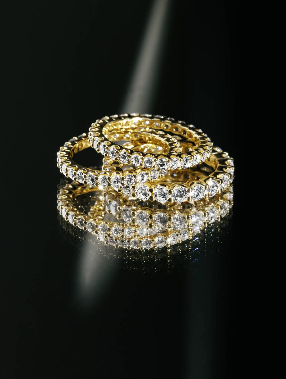 Nahaufnahme verschiedener gestapelten Memoire-Ringen